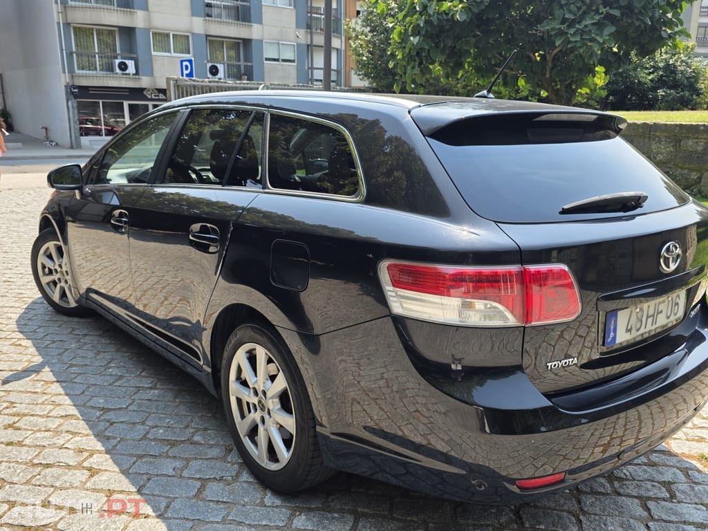 Toyota Avensis 2.0 D-4D Exclusive +Pele+GPS
