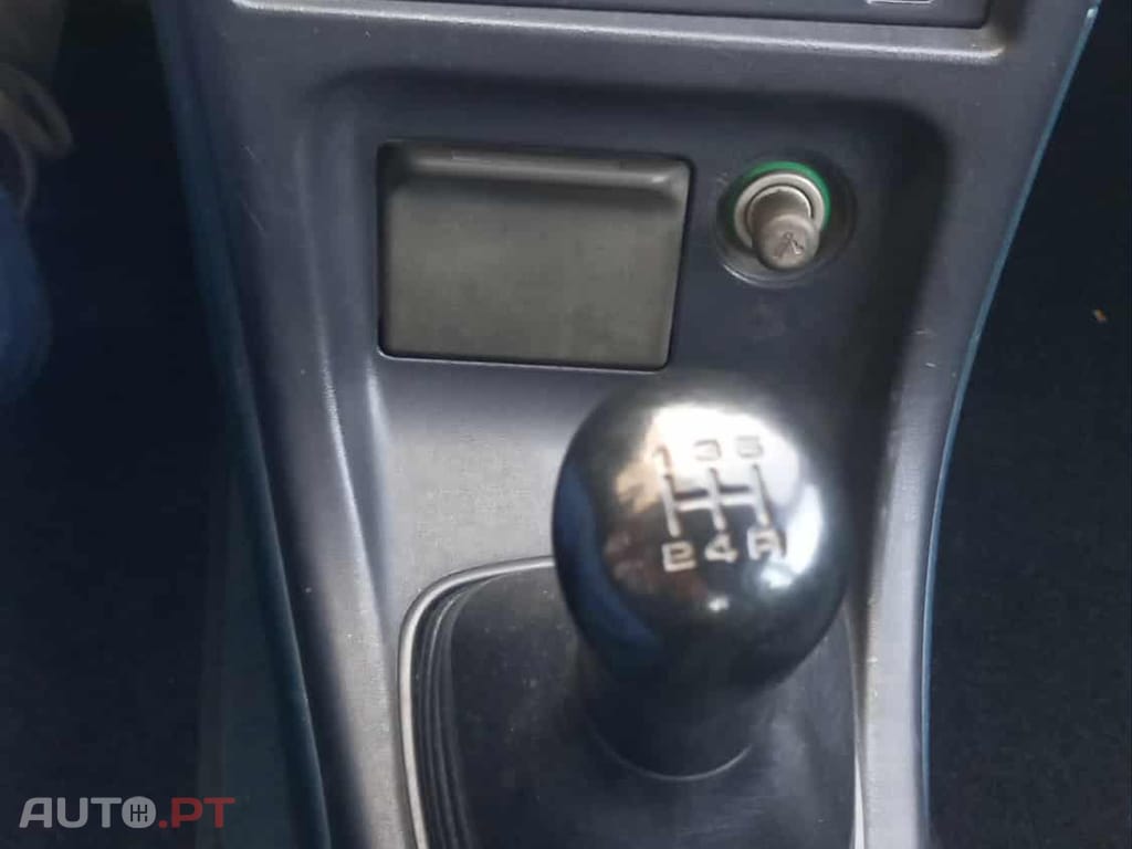 Mazda 323 F 1.5 90cv Direçao assistida