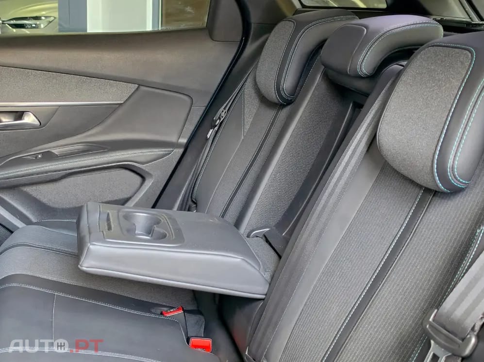 Peugeot 3008 1.6 Hybrid Allure e-EAT8