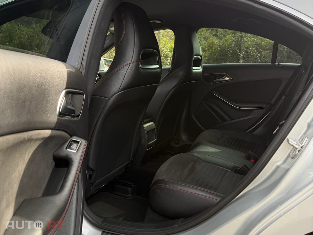 Mercedes-Benz CLA 180 coupé 4 portas