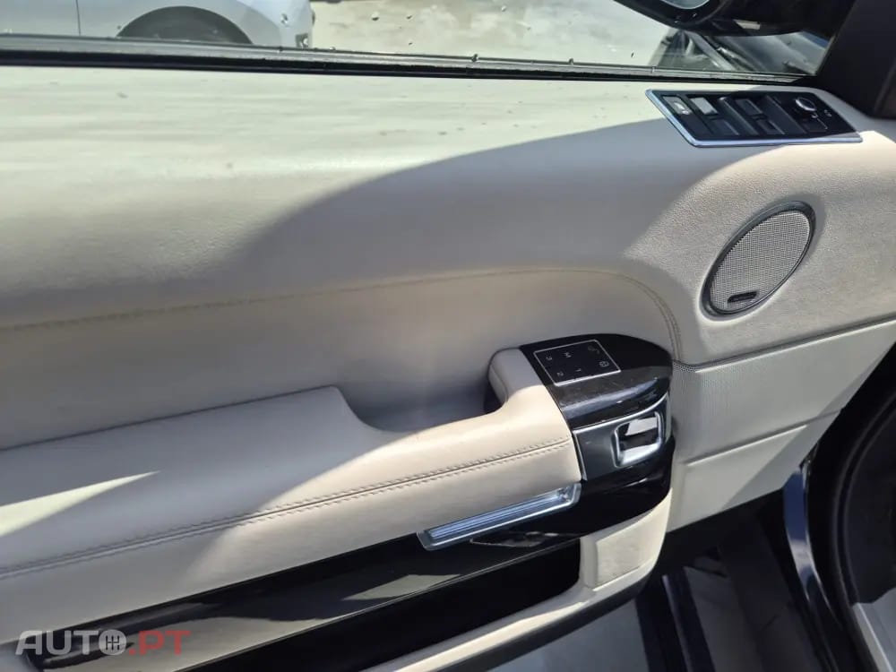 Land Rover Range Rover 4.4 SDV8 Vogue