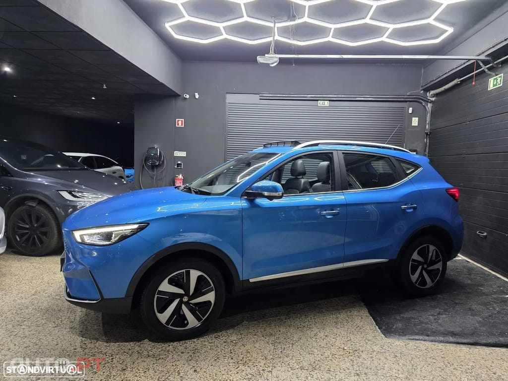 MG ZS EV 72.6 kWh Luxury OBC 11 kW