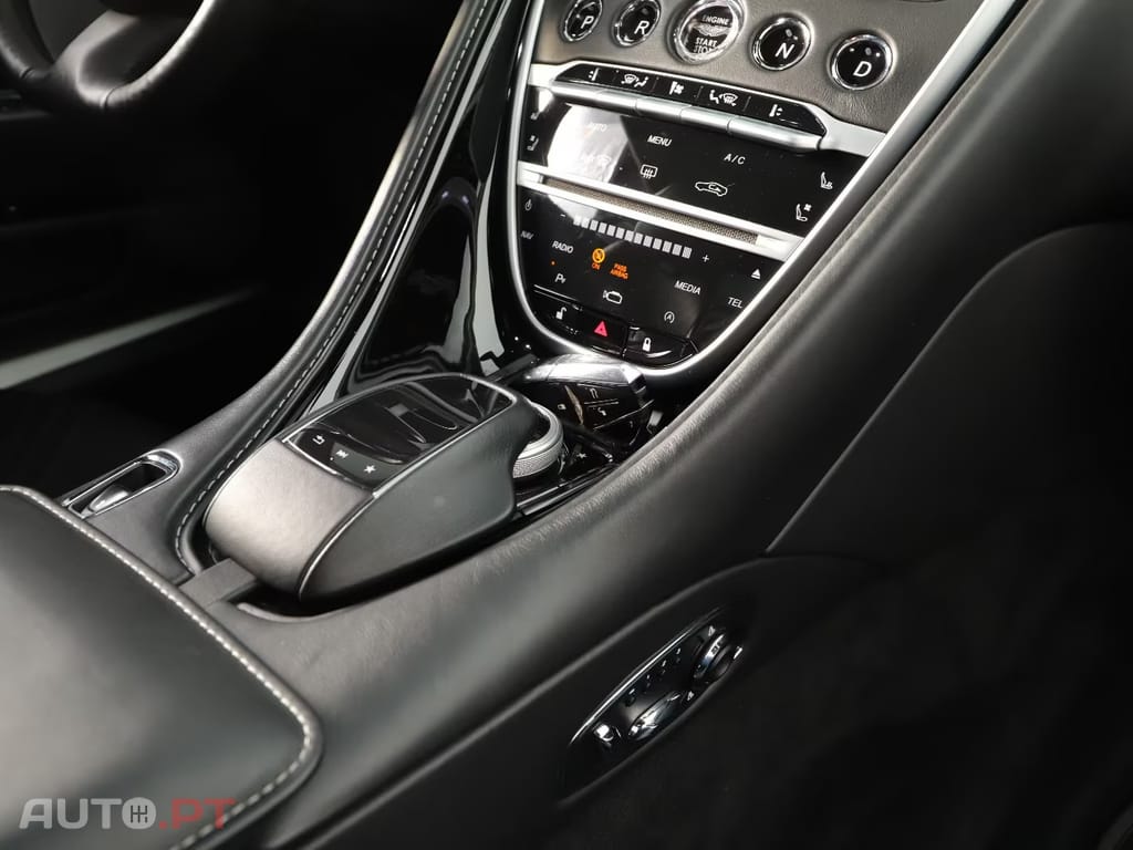 Aston Martin DB11 Coupé V8 Auto