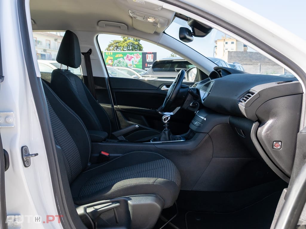 Peugeot 308 1.5 BlueHDi Business Line
