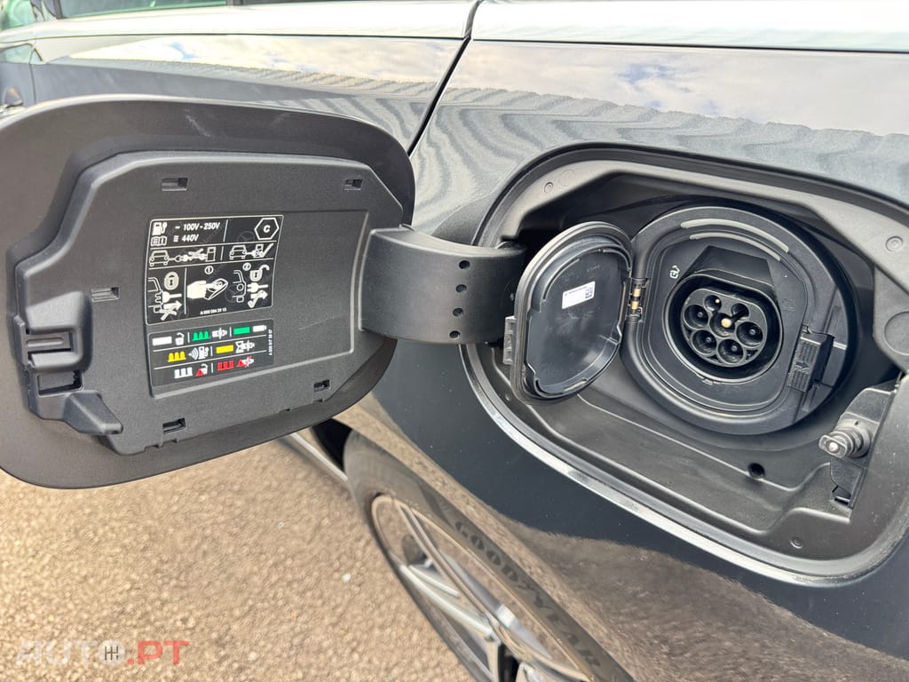 Mercedes-Benz C 300 e St Híbrido/Plug-In EQ AMG Line