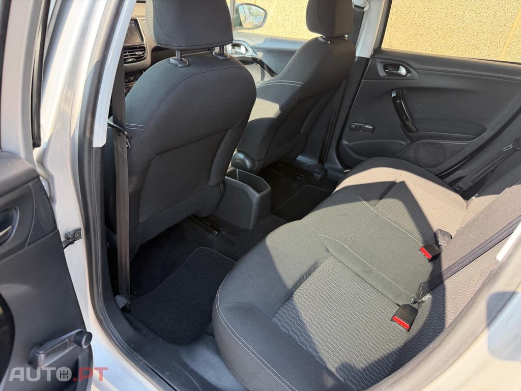 Peugeot 208 1.2 PureTech Signature