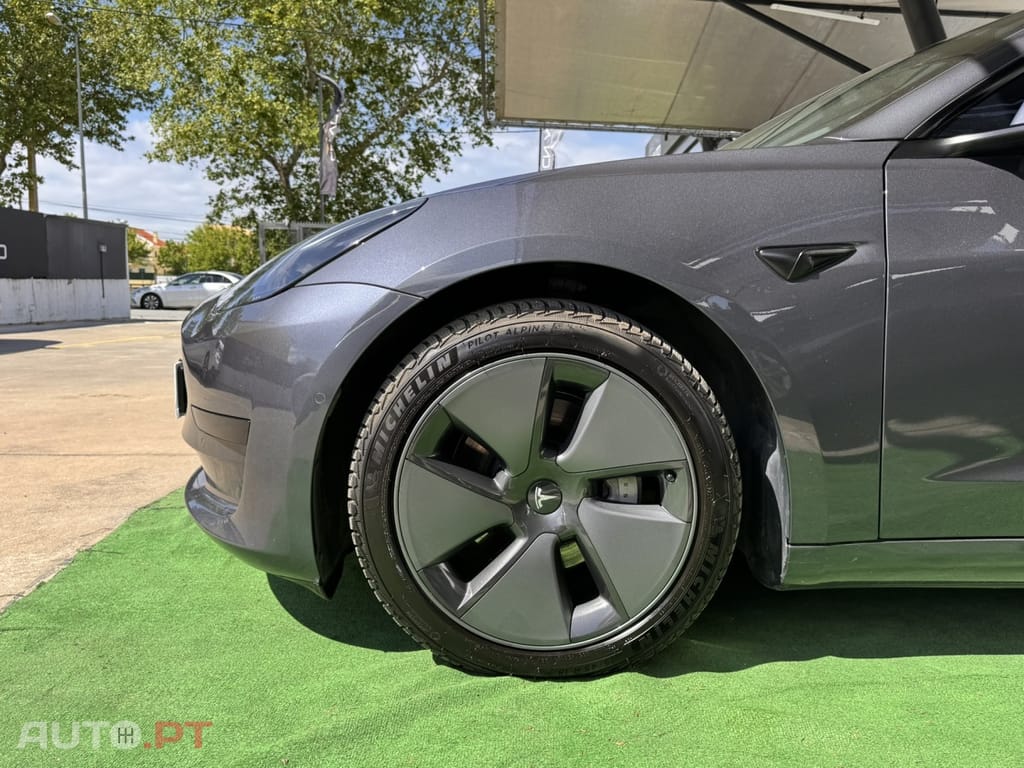 Tesla Model 3 Standard Range Plus RWD