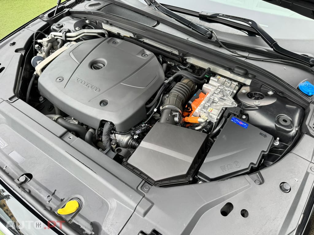 Volvo V90 2.0 T8 PHEV R-Design AWD
