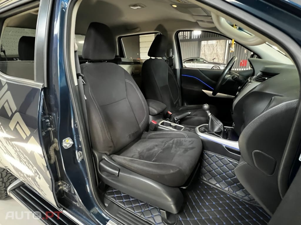 Nissan Navara 2.3 Cdi 4WD - Dupla Cabine