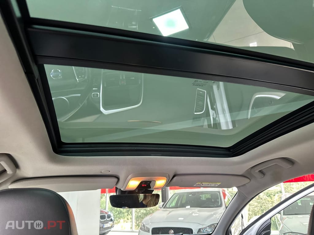 Volvo XC60 2.0 D4 R-Design Momentum