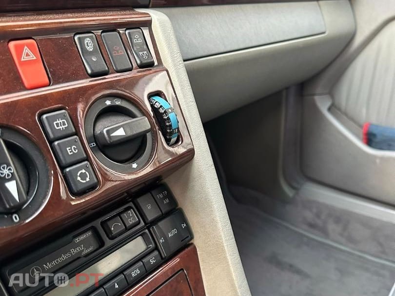 Mercedes-Benz 300 CE-24 Cabriolet