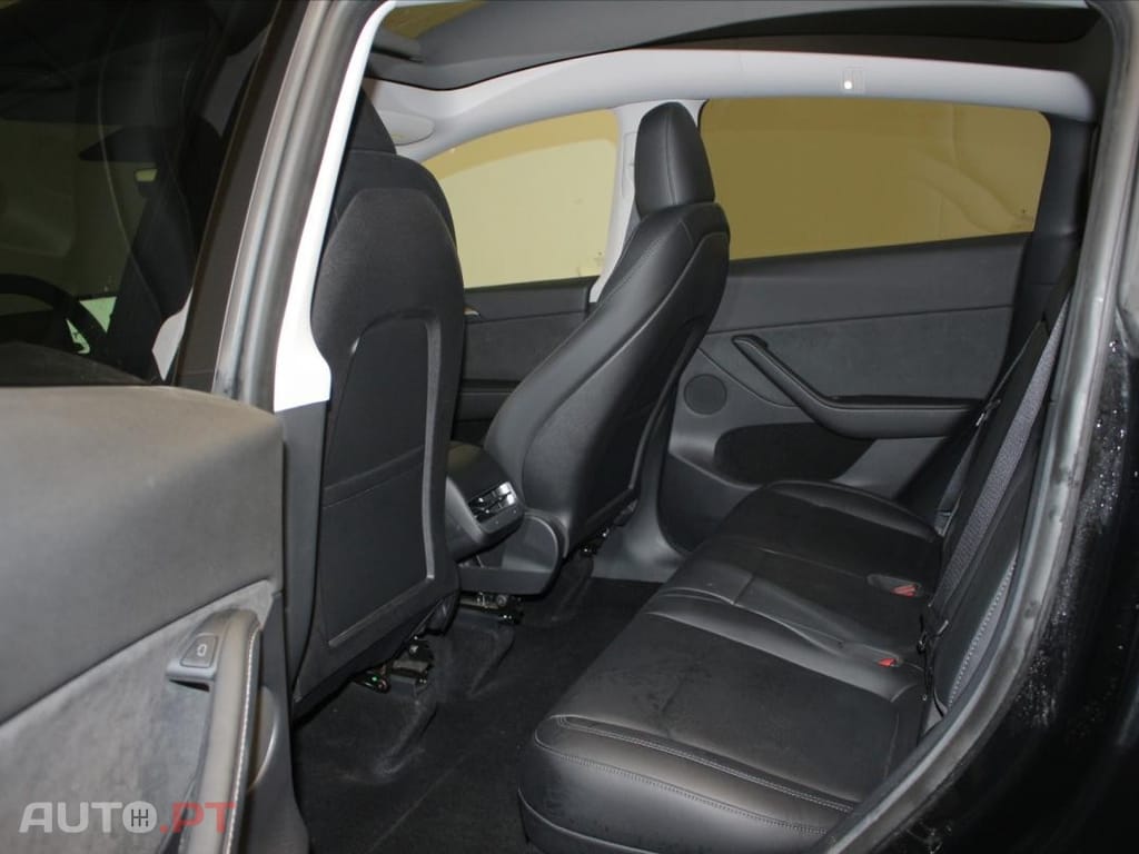 Tesla Model Y StandardRWD