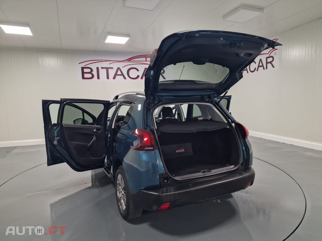 Peugeot 2008 1.2 PURETECH STYLE