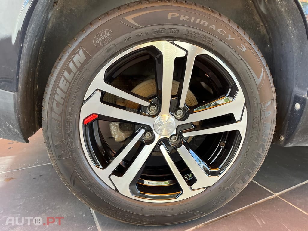 Peugeot 2008 1.2 e-VTi Style