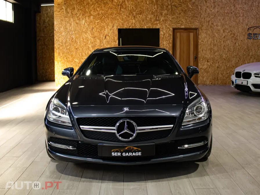 Mercedes-Benz SLK 200 Outro