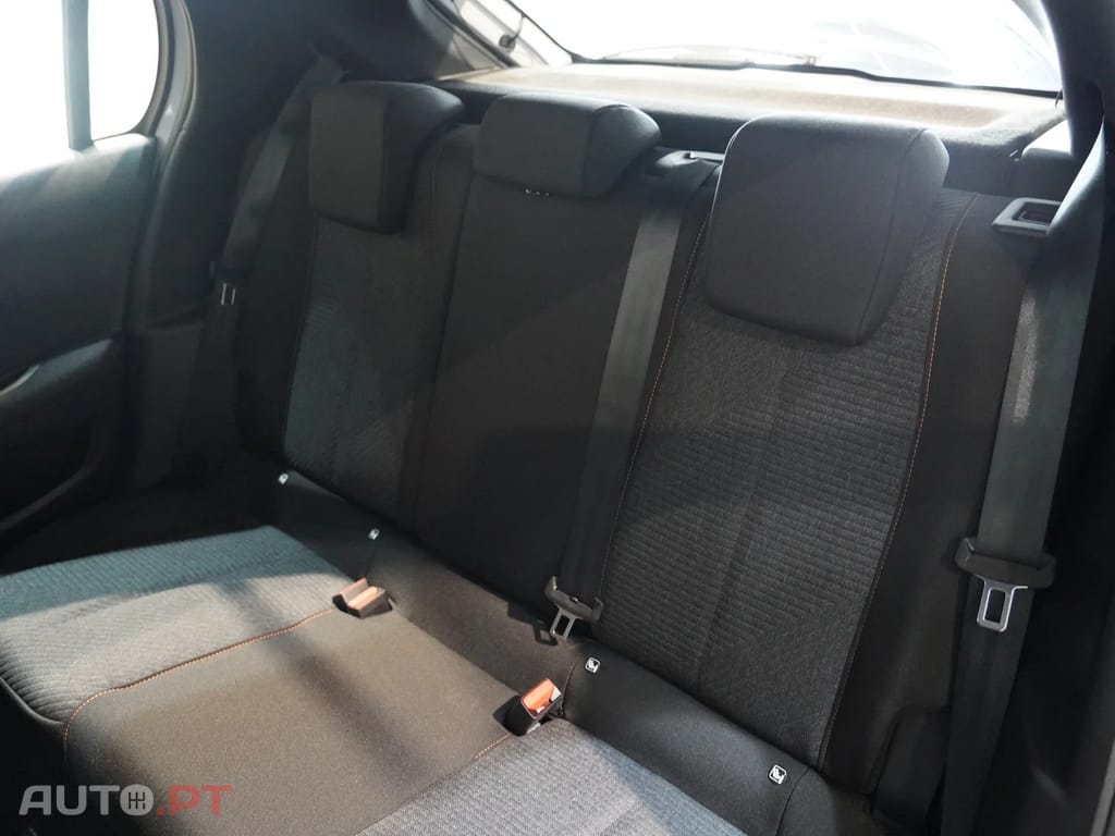 Peugeot 208 1.2 Hybrid Style e-DCS6