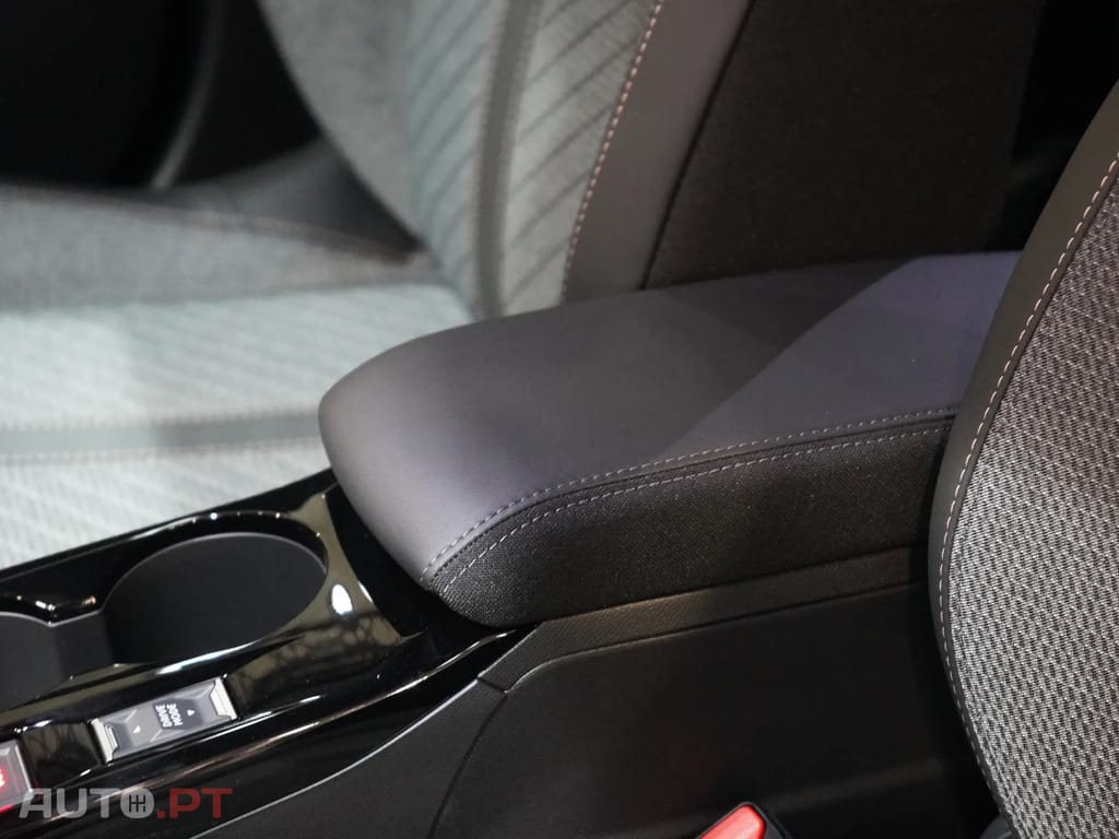 Peugeot 2008 1.2 Hybrid Allure e-DCS6