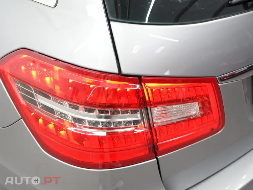 Mercedes-Benz E 220 CDi Avantgarde BlueEfficiency Auto