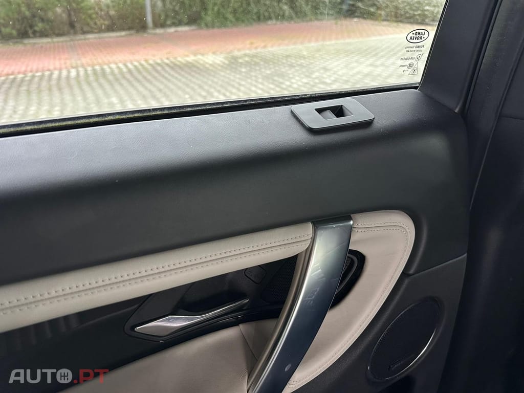 Land Rover Discovery Sport P300e R-Dynamic