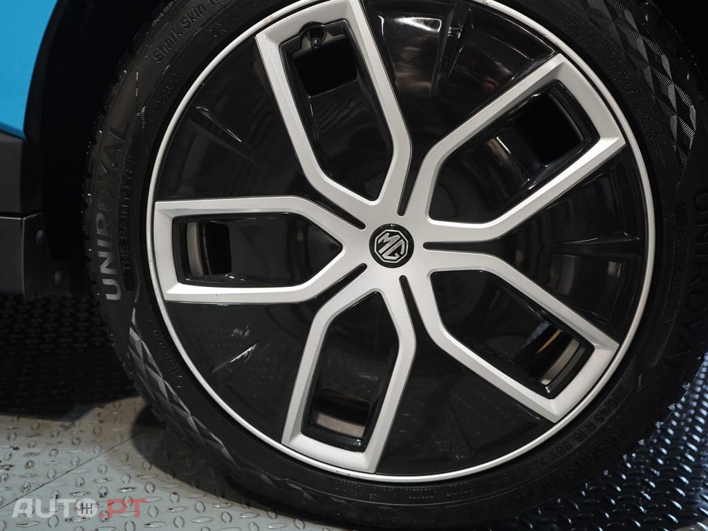 MG MG4 64 kWh Luxury