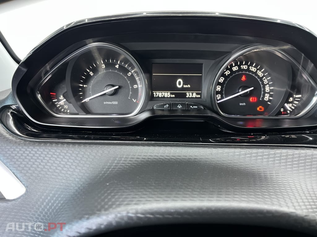 Peugeot 2008 1.2 PureTech Allure
