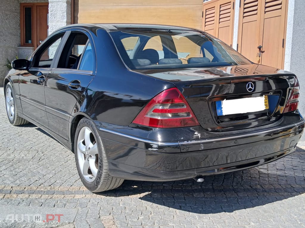 Mercedes-Benz 220 W203