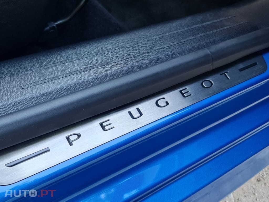 Peugeot E-208 GT