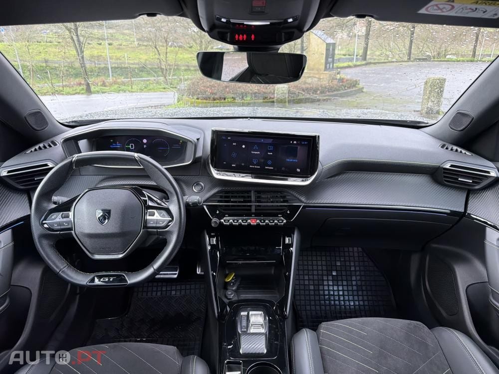 Peugeot E-2008 54 kWh GT