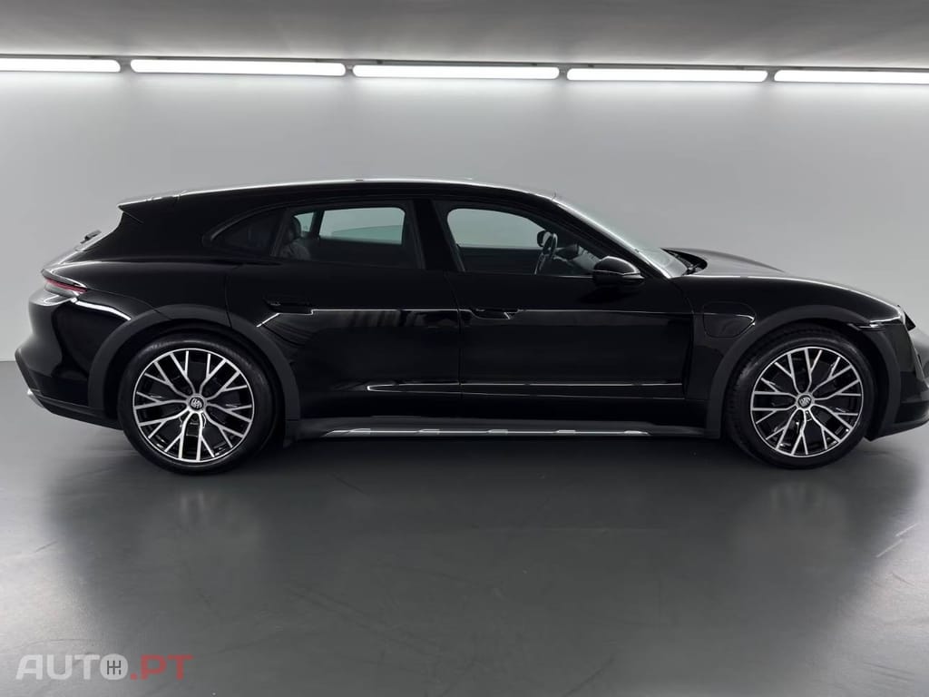 Porsche Taycan 4 