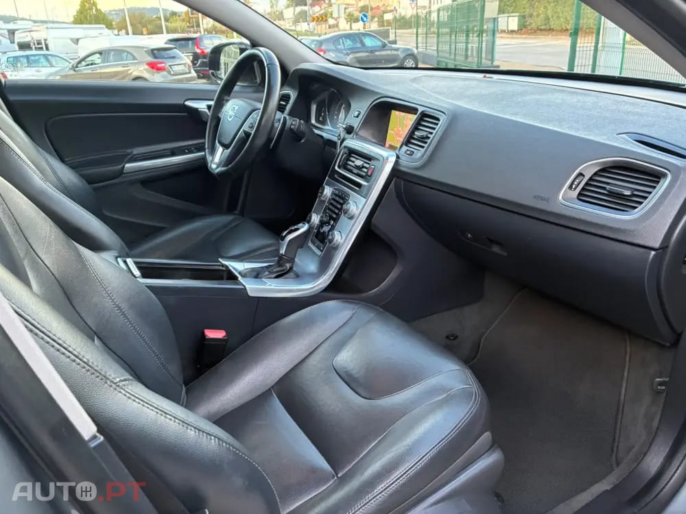 Volvo V60 Cross Country 2.0 D3 Summum Geartronic
