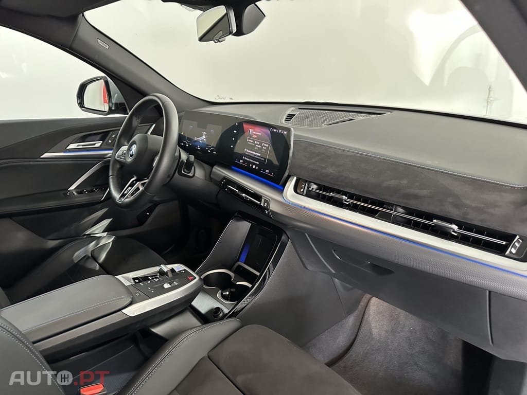 BMW iX2 eDrive20 Pack Desportivo M