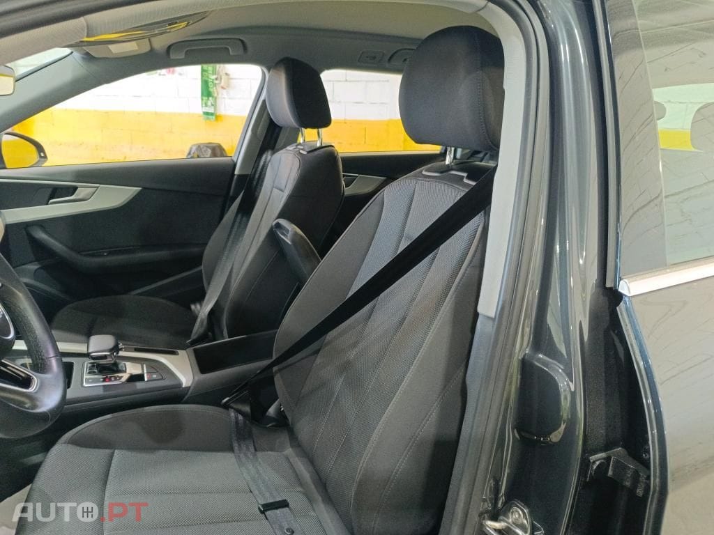 Audi A4 Avant 30 TDI S tronic