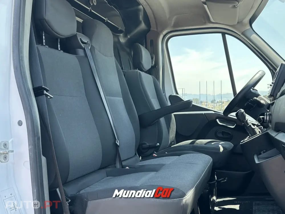 Renault Master Kasten L3H2 2.3 dCi 99.0kW 6-Gang 4 Türen