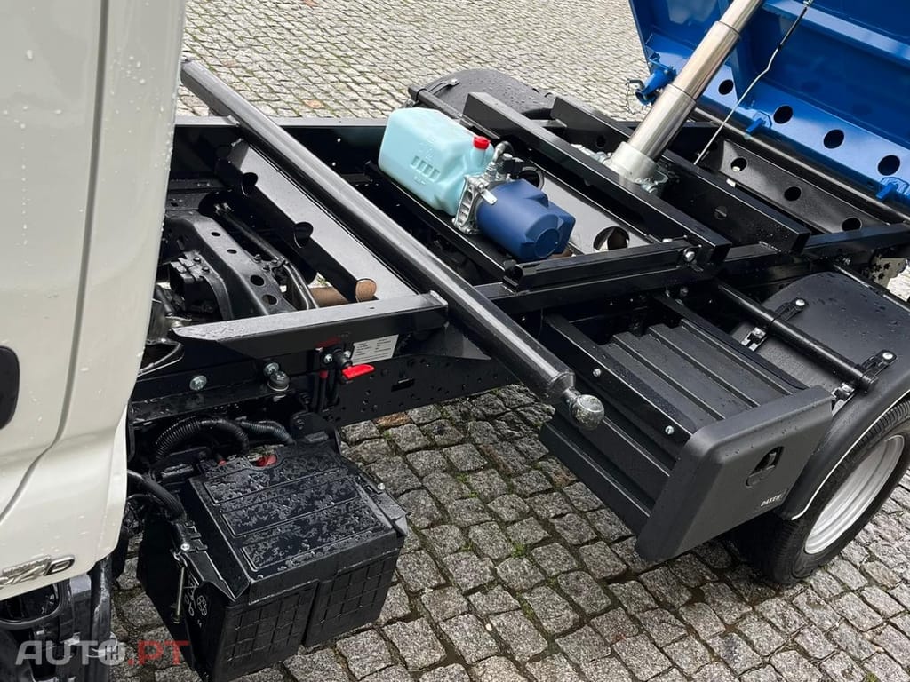 Toyota Dyna 3.0  BASCULA TRILATERAL