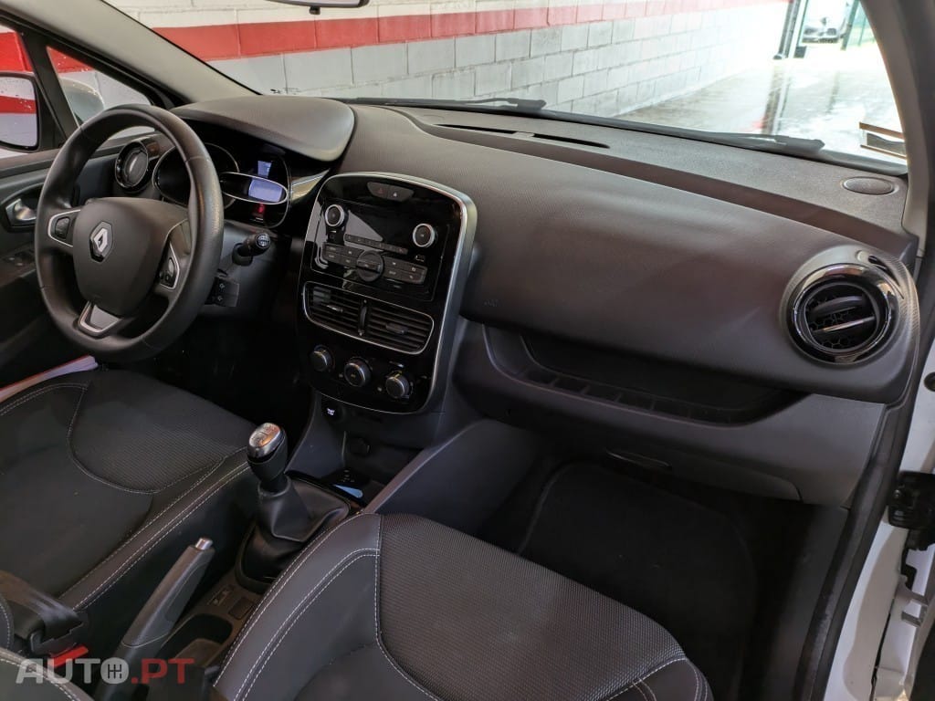 Renault Clio Outro