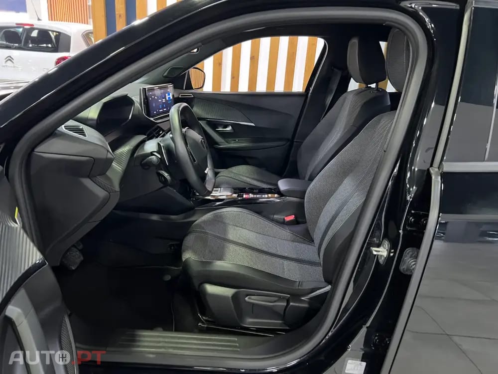 Peugeot 2008 1.2 Hybrid Allure e-DCS6