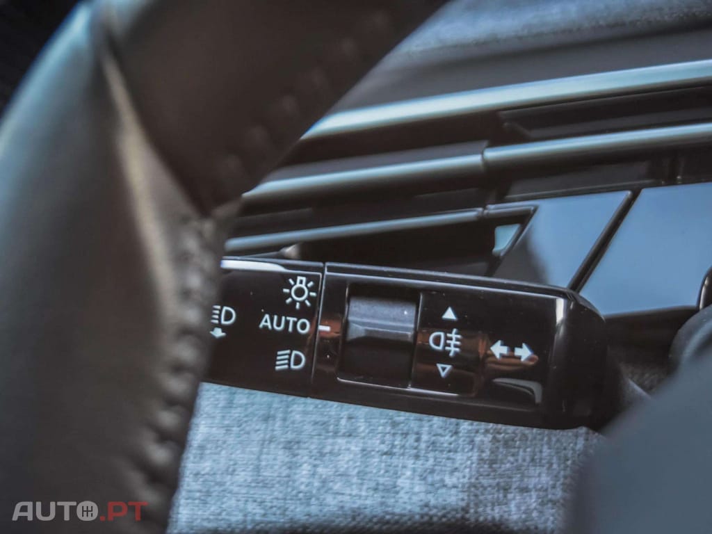 Peugeot 3008 1.2 Hybrid Allure e-DCS6