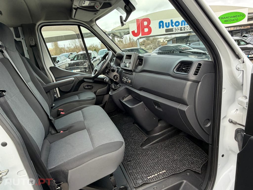 Renault Master 2.3 dCI L4 3.5T 3LUG Nacional
