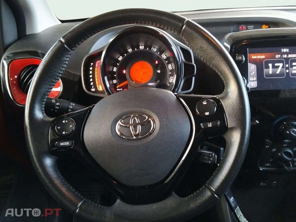 Toyota Aygo 1.0 VVti Exclusive Red