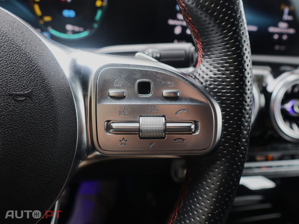 Mercedes-Benz A 250 e AMG Line