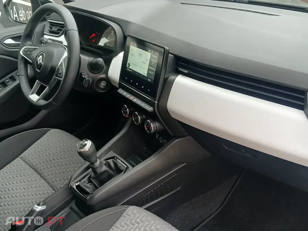 Renault Clio Outro
