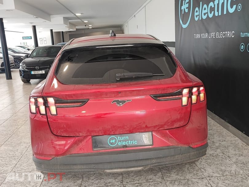 Ford Mustang Mach-E 75.7 kWh Base