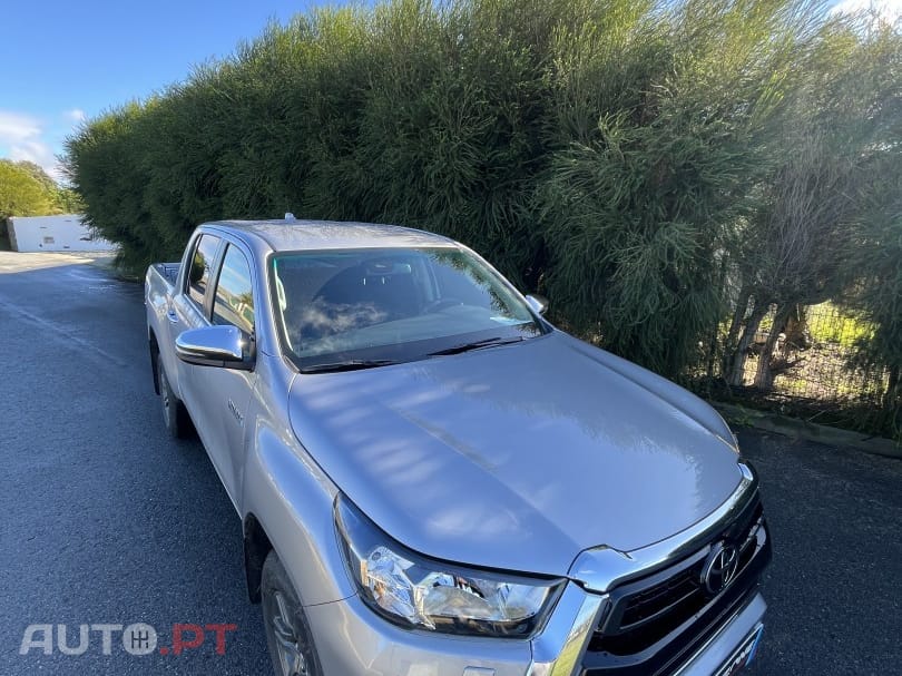 Toyota Hilux 2.4 D-4D 4WD CD CM Aut.