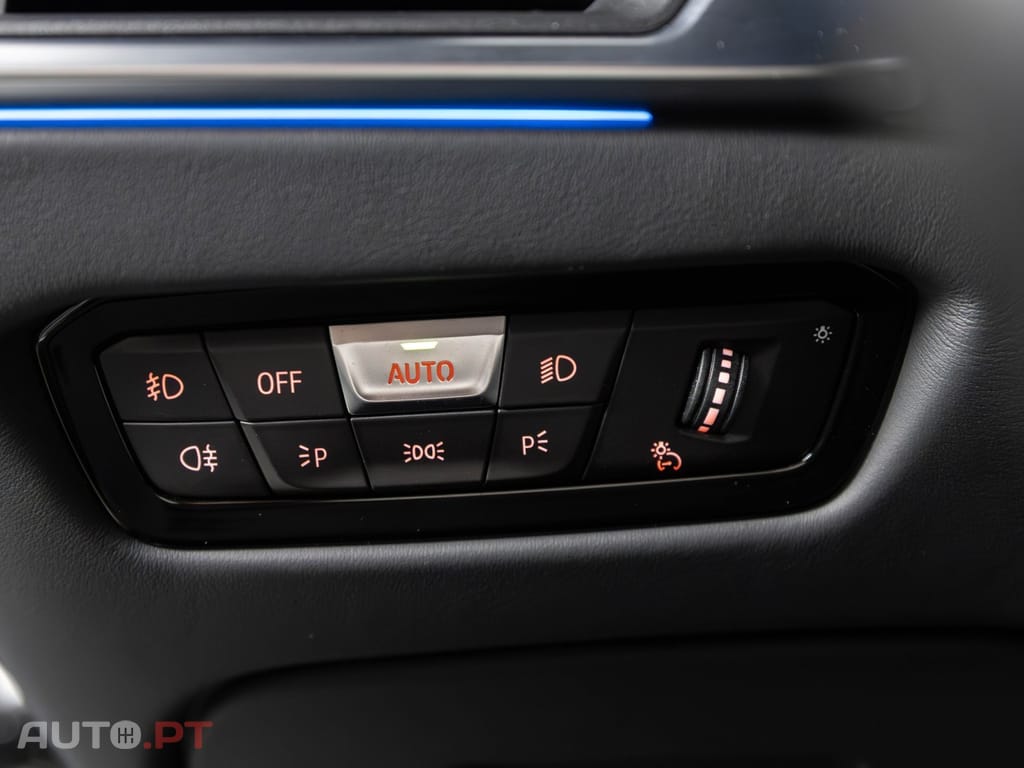BMW 330 e Touring Pack Desportivo M Pro Auto