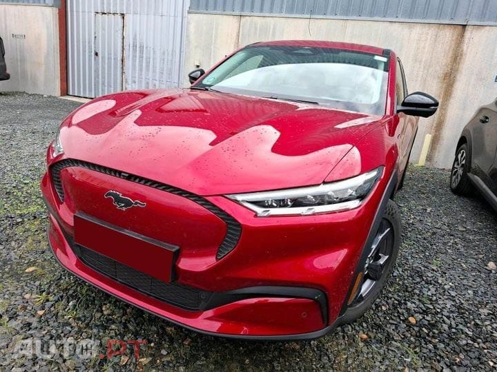 Ford Mustang Mach-E 75.7 kWh Base