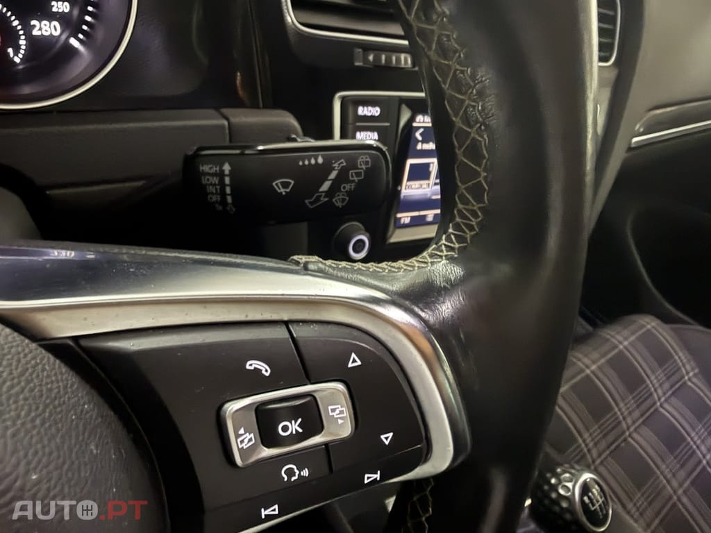 Volkswagen Golf 2.0 TDi GTD — fotografia 16