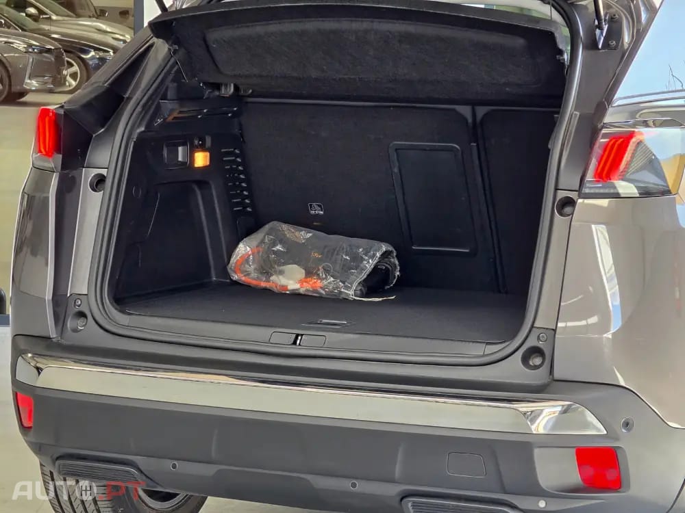 Peugeot 3008 1.6 Hybrid Allure e-EAT8
