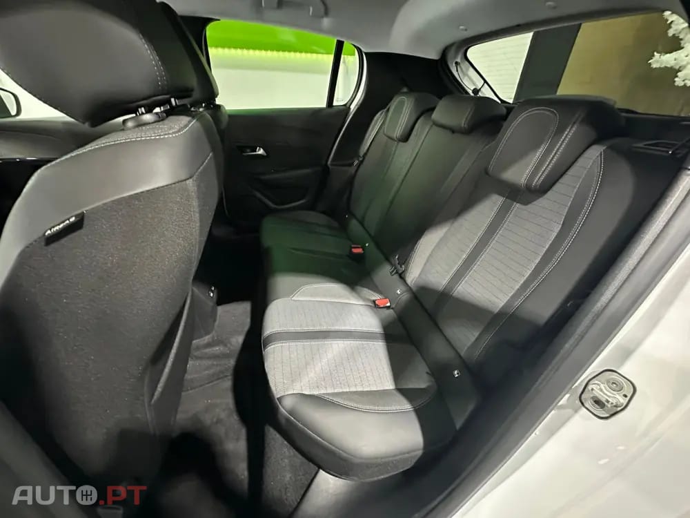Peugeot E-208 50 kWh Style