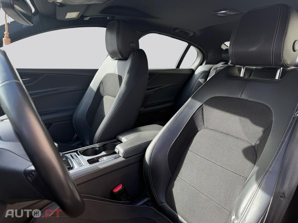 Jaguar XE 2.0 D Prestige