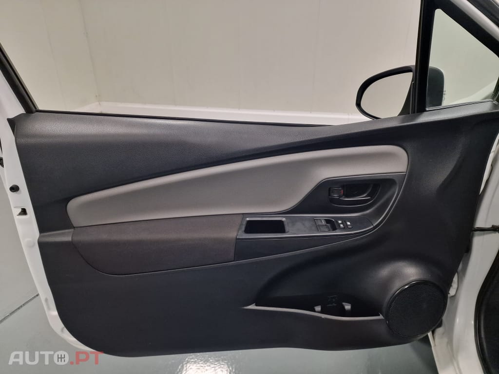 Toyota Yaris BIZZ 1.4 D-4D 90CV IVA DEDUTIVEL